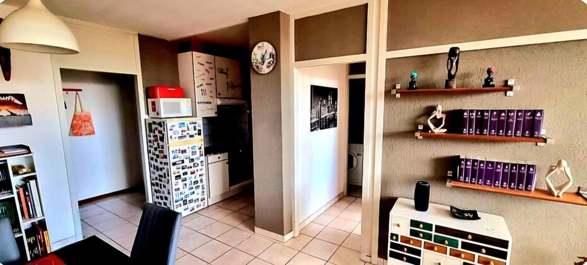 Tres Lumineux Au Centre * Geneva