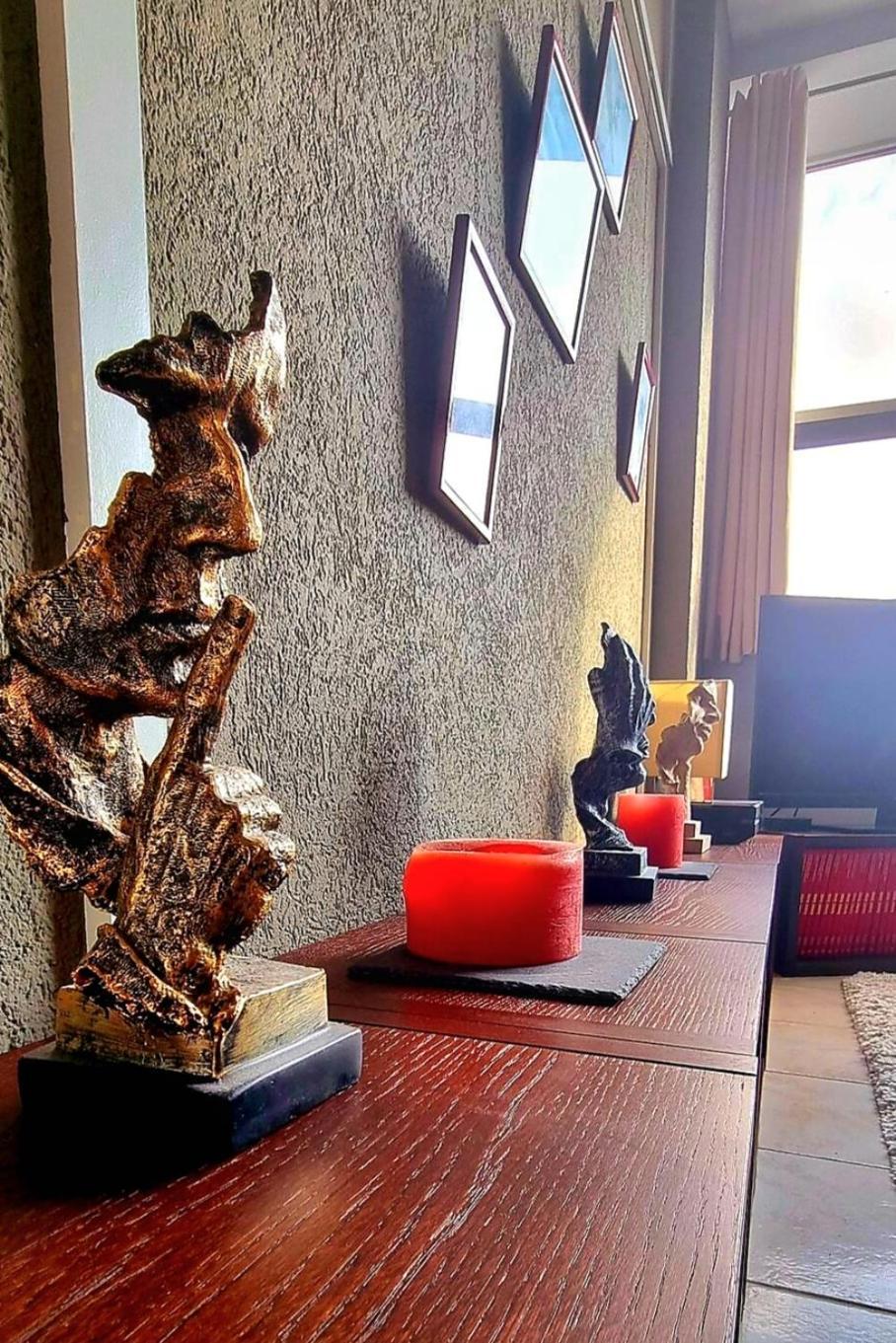 Tres Lumineux Au Centre Genf