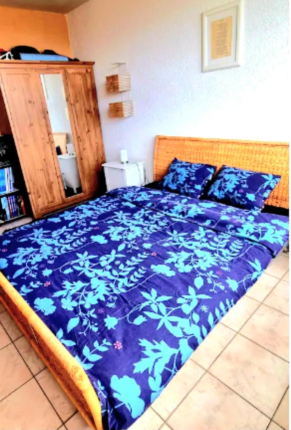 Tres Lumineux Au Centre Genf